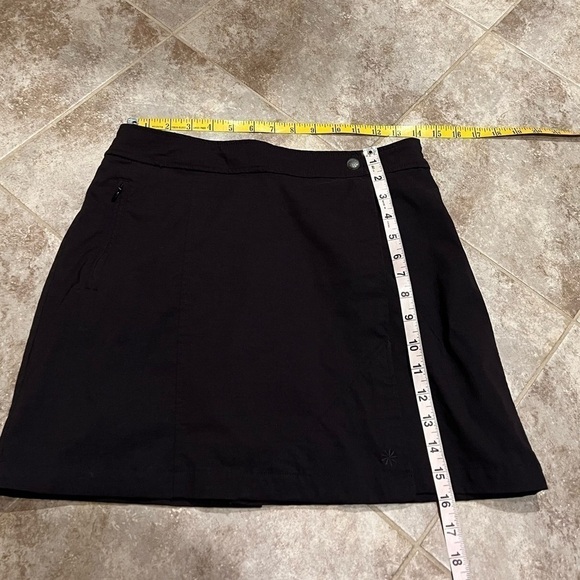 Athleta Wrap Front Athletic Skort Solid Black Pockets Mid Rise Size 4 Stretch - Picture 5 of 9